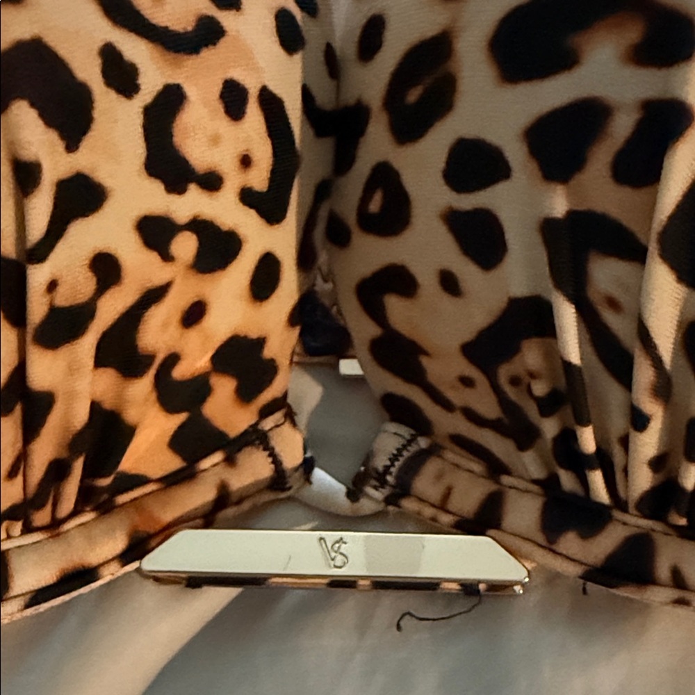 NWOT Victoria’s Secret Bombshell Push-up Leopard Bikini Top 36B - Picture 3 of 4